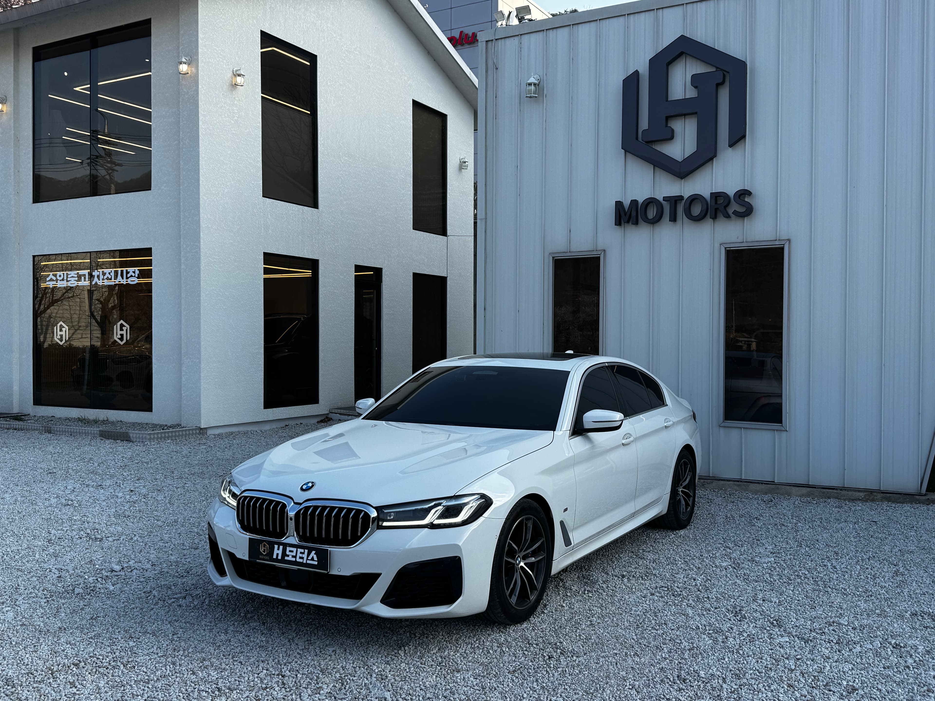 BMW 520i M Sport 대표 사진