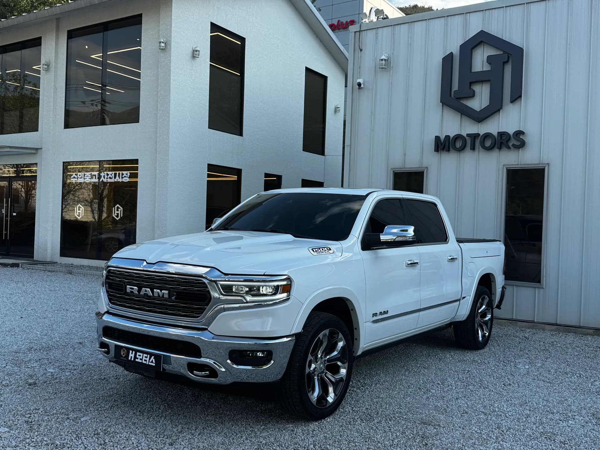 Dodge Ram Limited 대표 사진