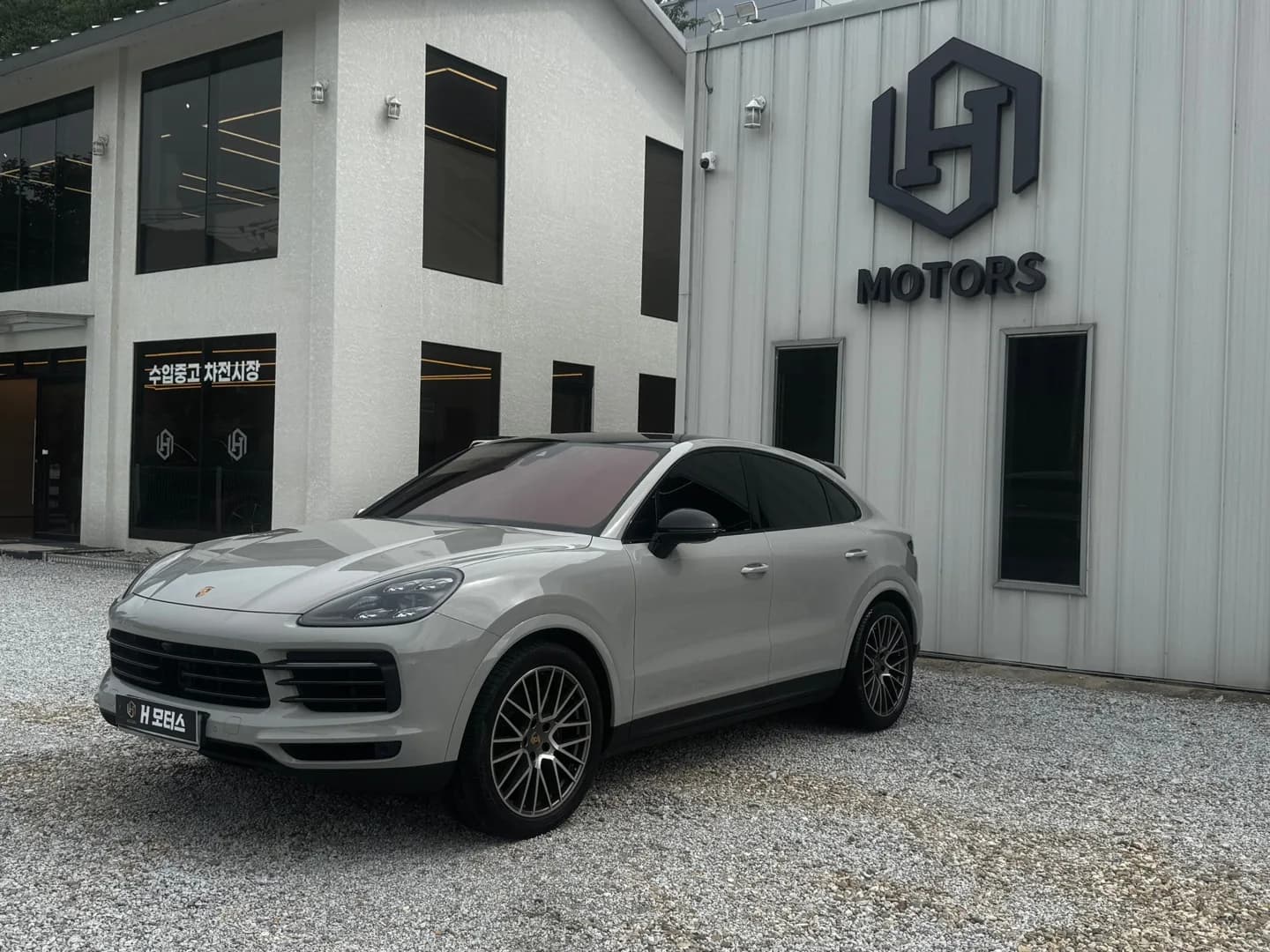 Porche Cayenne 3.o Coupe Platinum Edition 대표 사진
