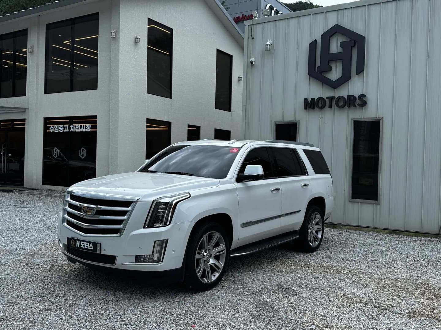 Cadillac Escalade 대표 사진