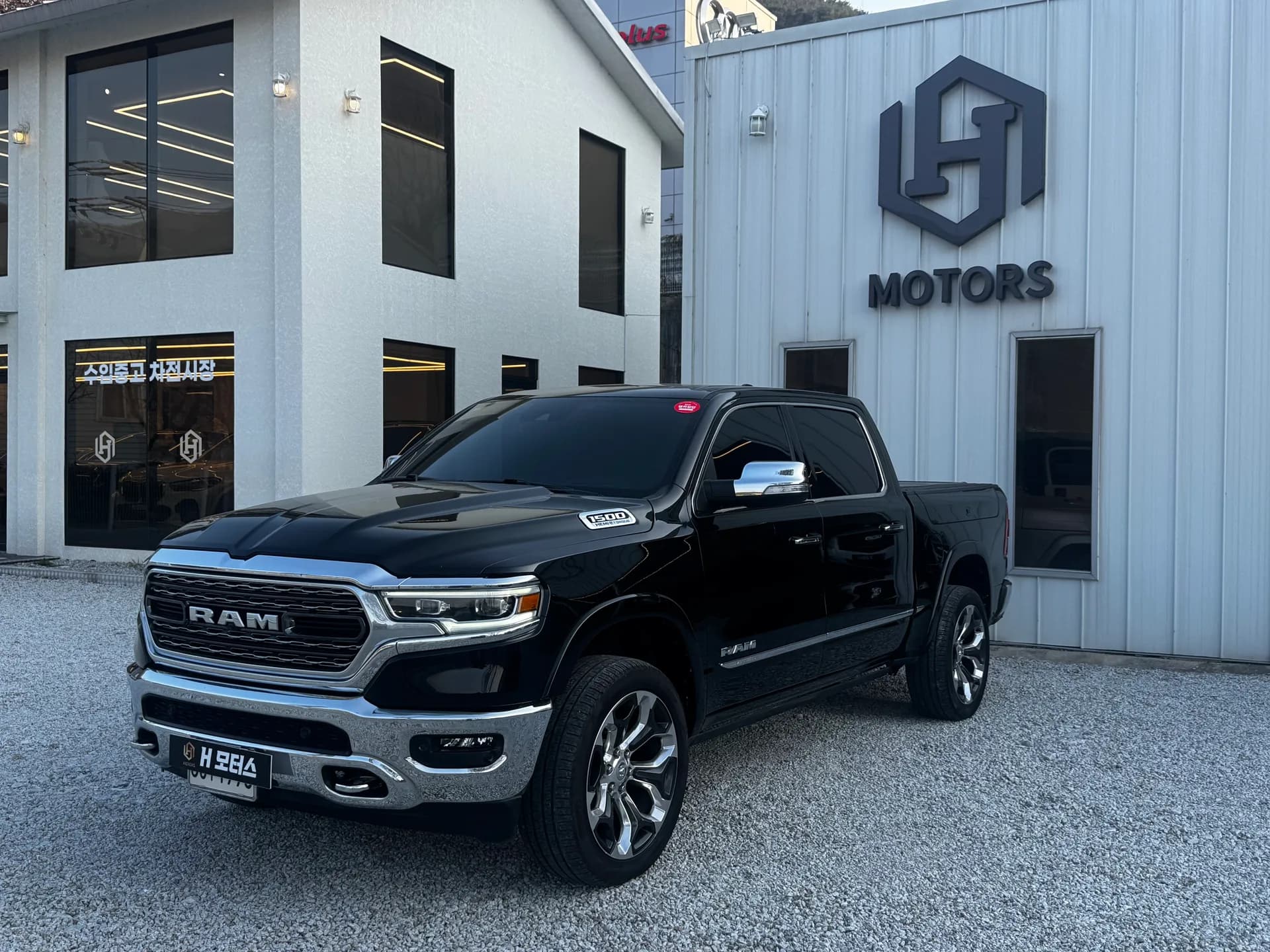 Dodge Ram Limited Hemi E Torque 대표 사진